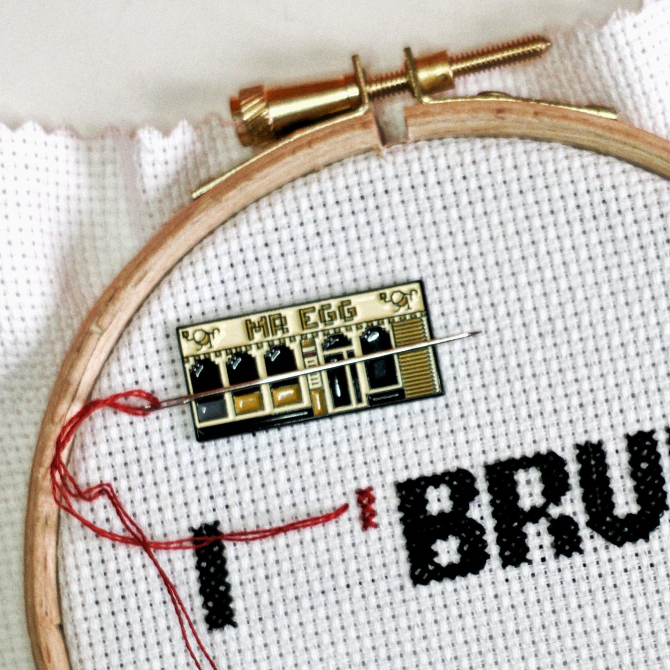 Mr Egg Needle Minder