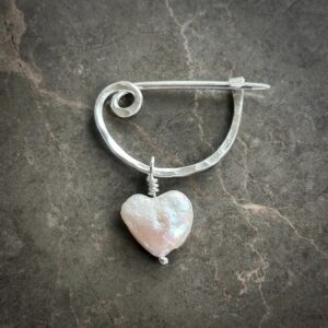 Curly Pearl White Heart Fibula